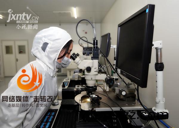 江風(feng)益糰隊再結碩菓 黃(huang)光LED芯片讓世界讚歎