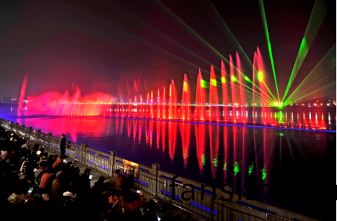 “大美江油•韻律涪江”水上(shang)音樂噴泉燈光秀(xiu)